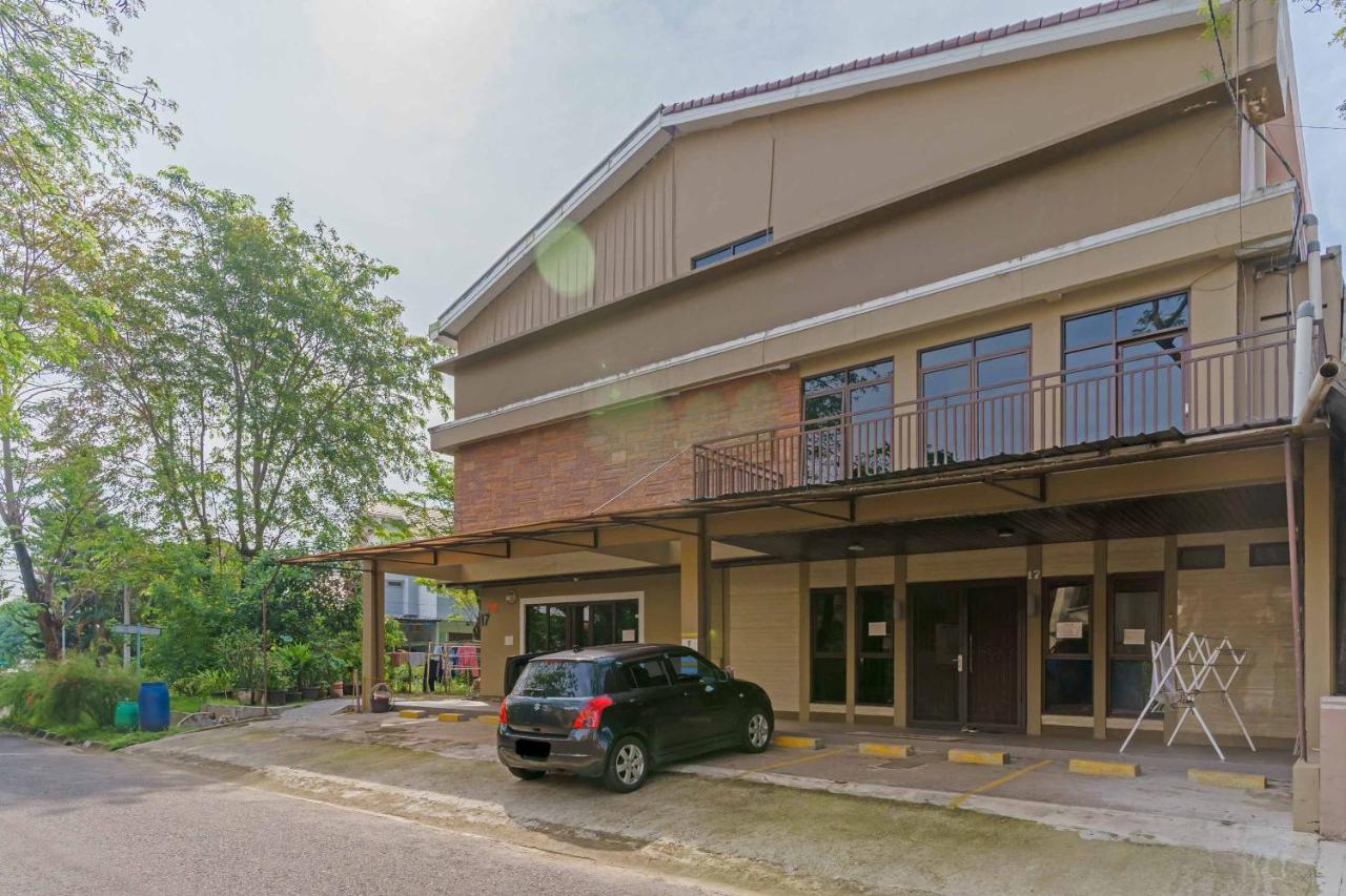 Koolkost Syariah At Taman Simprug Cikarang Hotel Bekasi Exterior photo